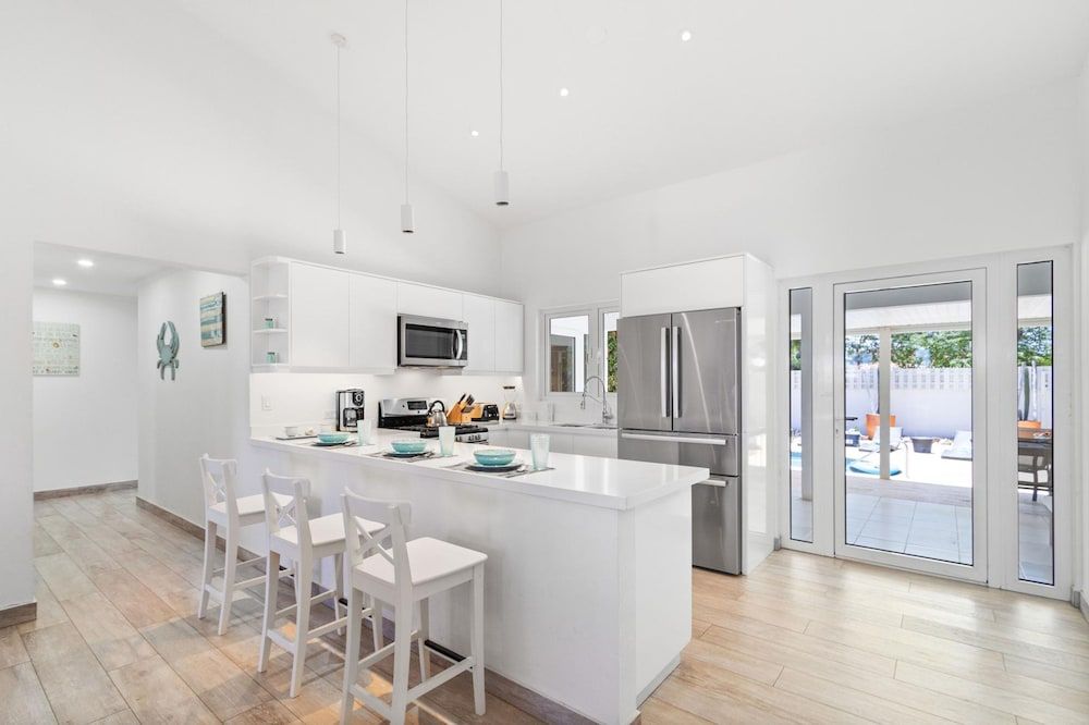 4br4ba w Private Pool Walking Distance to Ritz - Room - 1