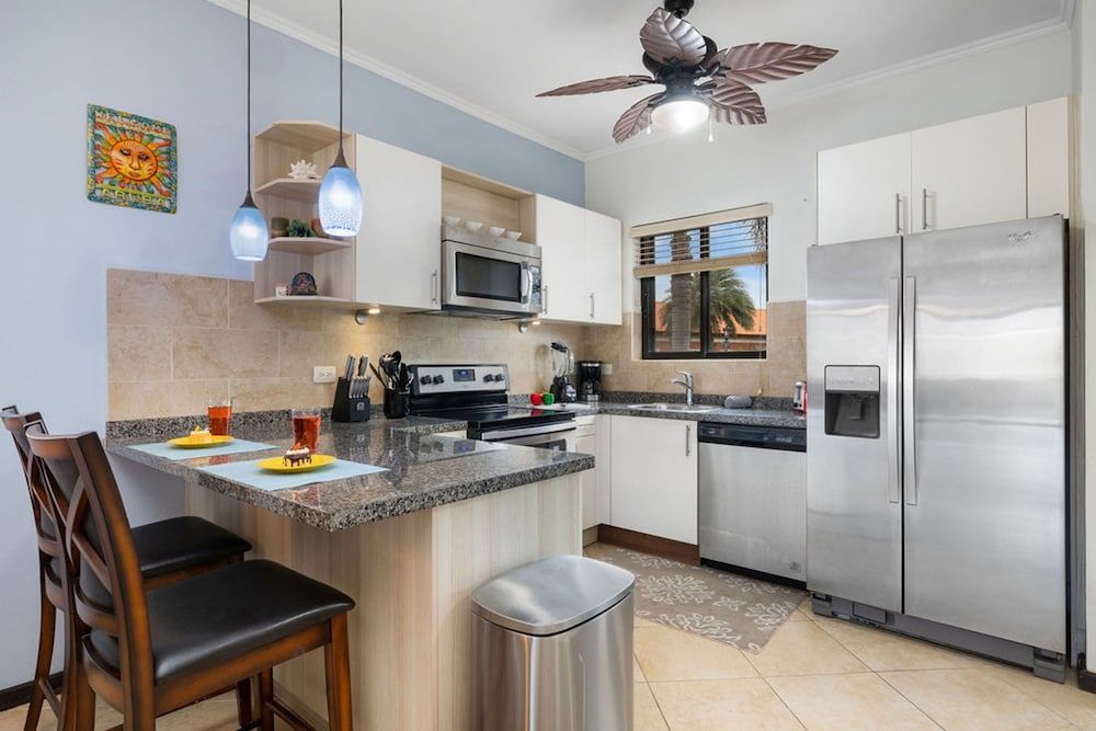 Beautiful Gated Community Retreat Near the Beach - Room - 2