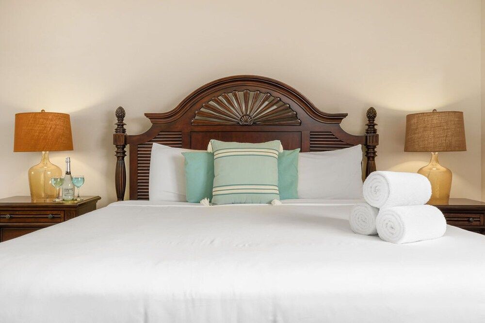 Beautiful Gated Community Retreat Near the Beach - Room - 4