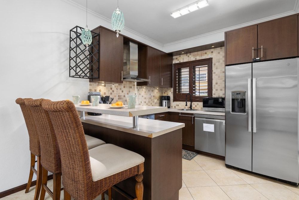 Gold Coast Townhome w Pools GYM 24 7 Security - Room - 2