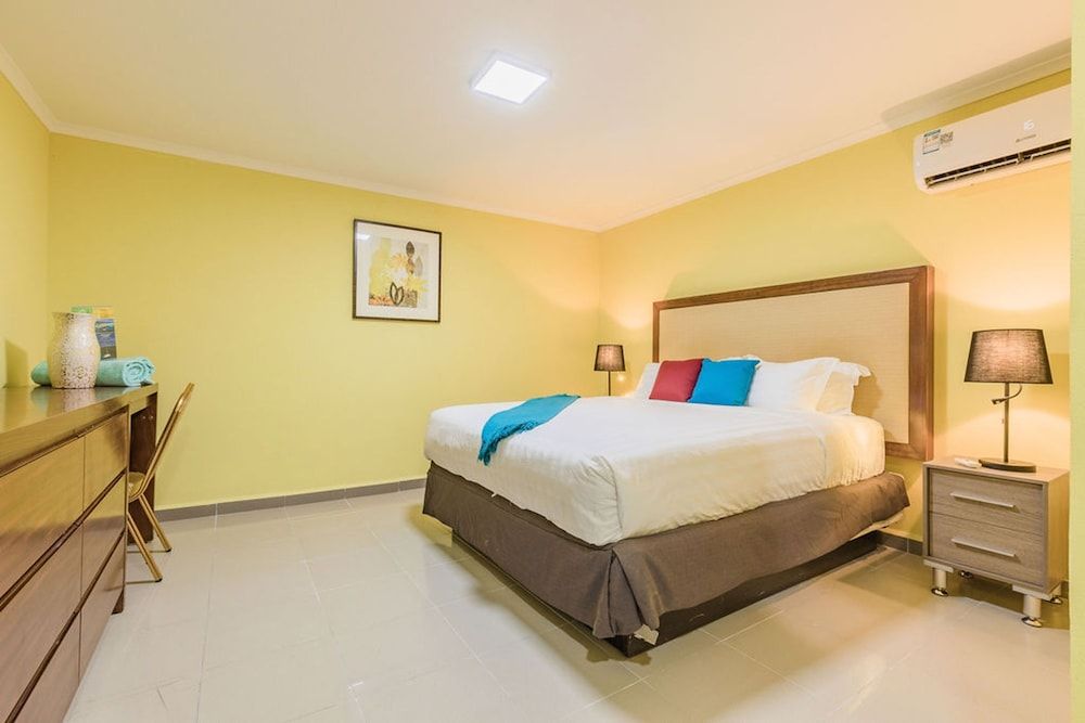 Rooi Santo Studio w King Size Bed Pool - Room - 4