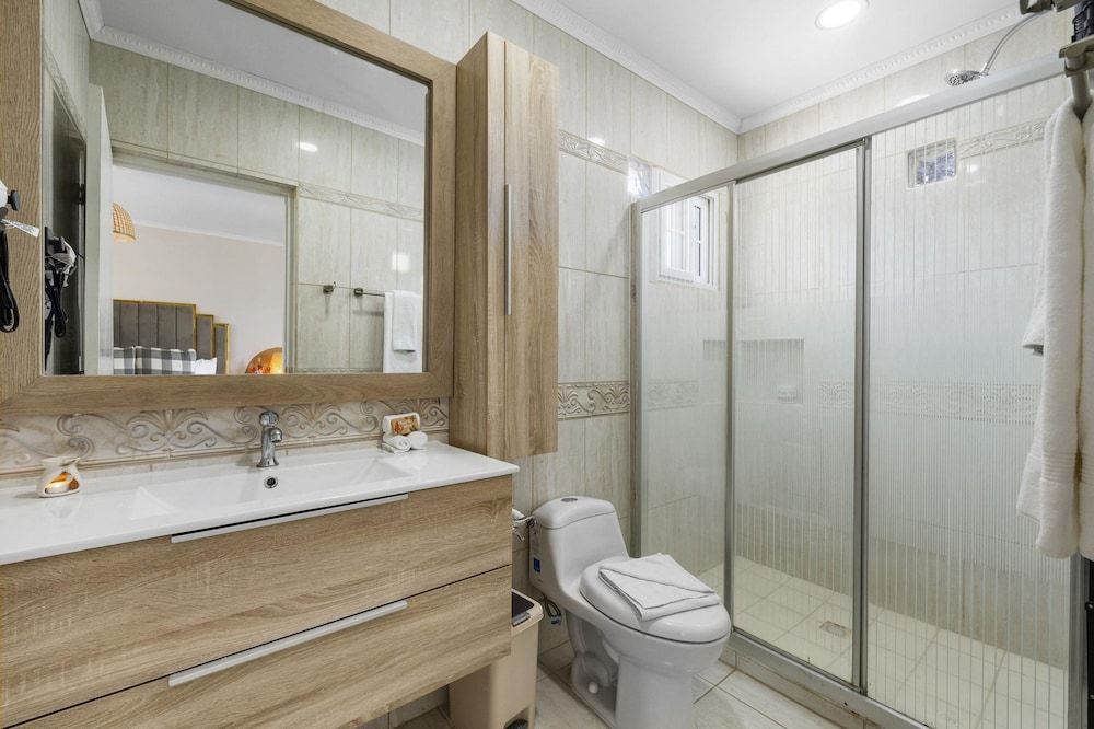 Beautiful 3br4ba Amazing Location w Private Pool - Room - 3