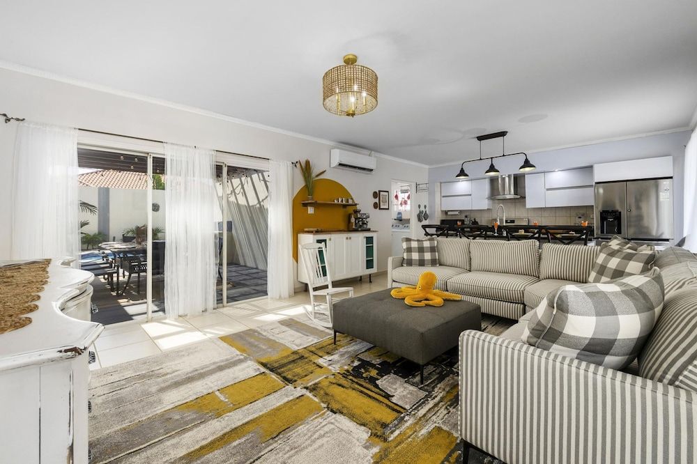 Beautiful 3br4ba Amazing Location w Private Pool - Room - 1