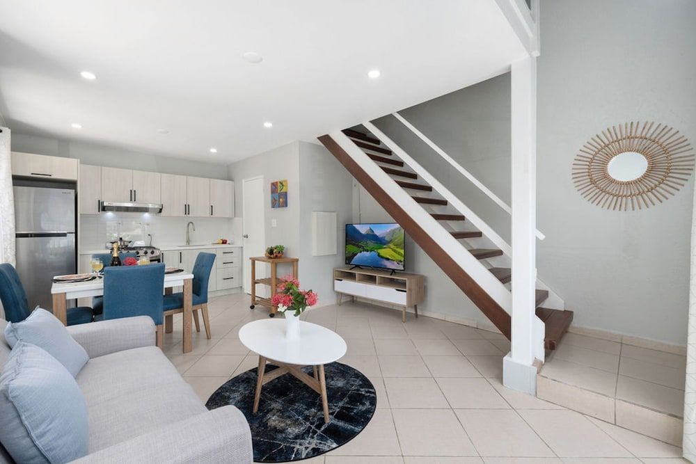 Newly Renovated Queen Bed Studio Loft Palmbeach - Room - 3