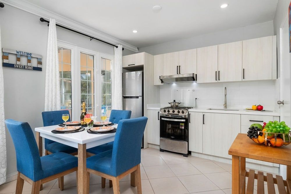Newly Renovated Queen Bed Studio Loft Palmbeach - Room - 1