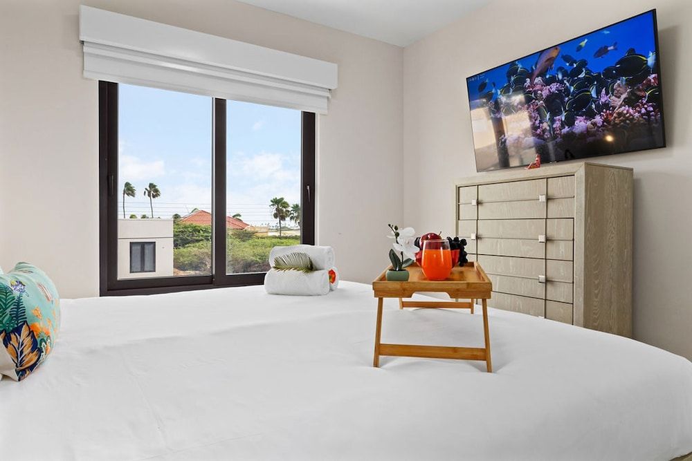 1BR Gold Coast Pools Tennis Gym Security - Room - 2