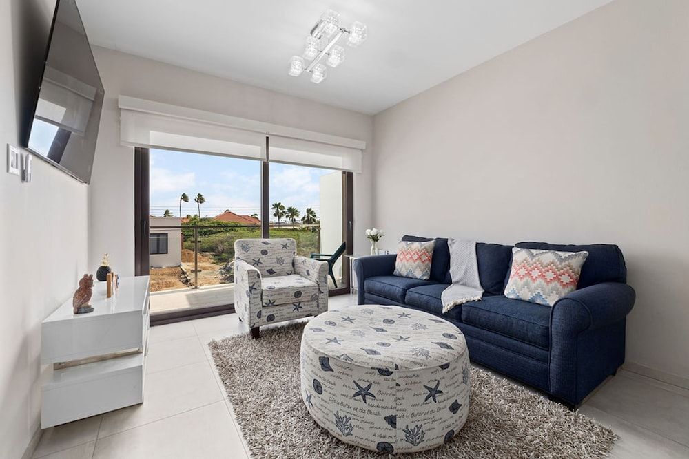 1BR Gold Coast Pools Tennis Gym Security - Room - 1