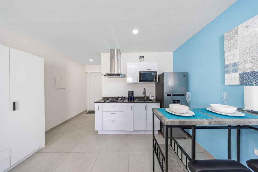 Amazing Studio w Pool Patio Close 2 Palmbeach - Room - 1