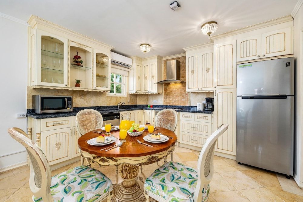 Cozy 1br1ba w Balcony Pool in Great Location - Room - 2