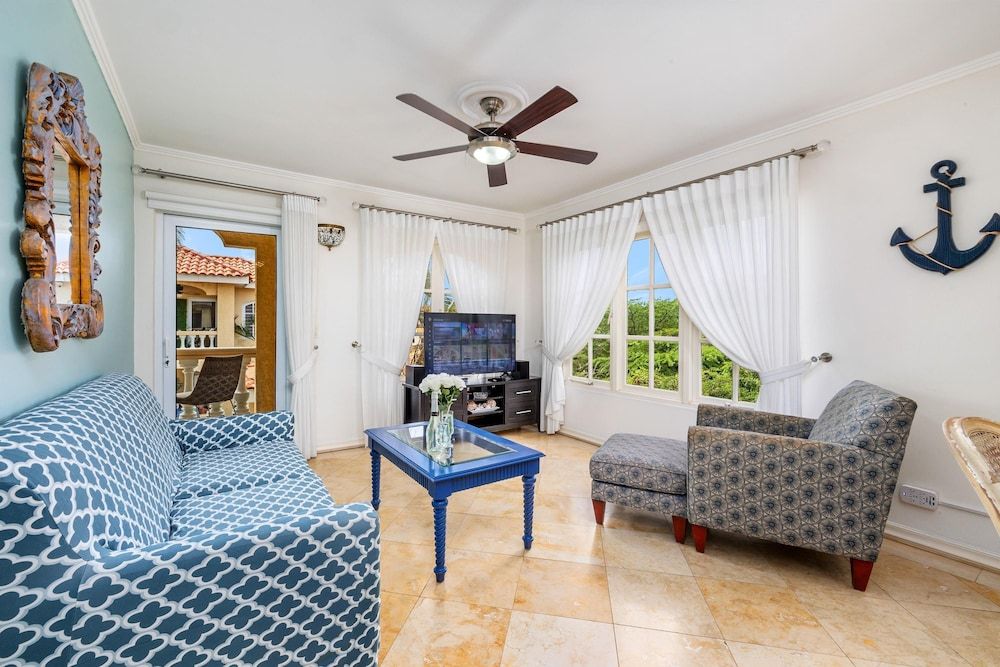 Cozy 1br1ba w Balcony Pool in Great Location - Room - 1