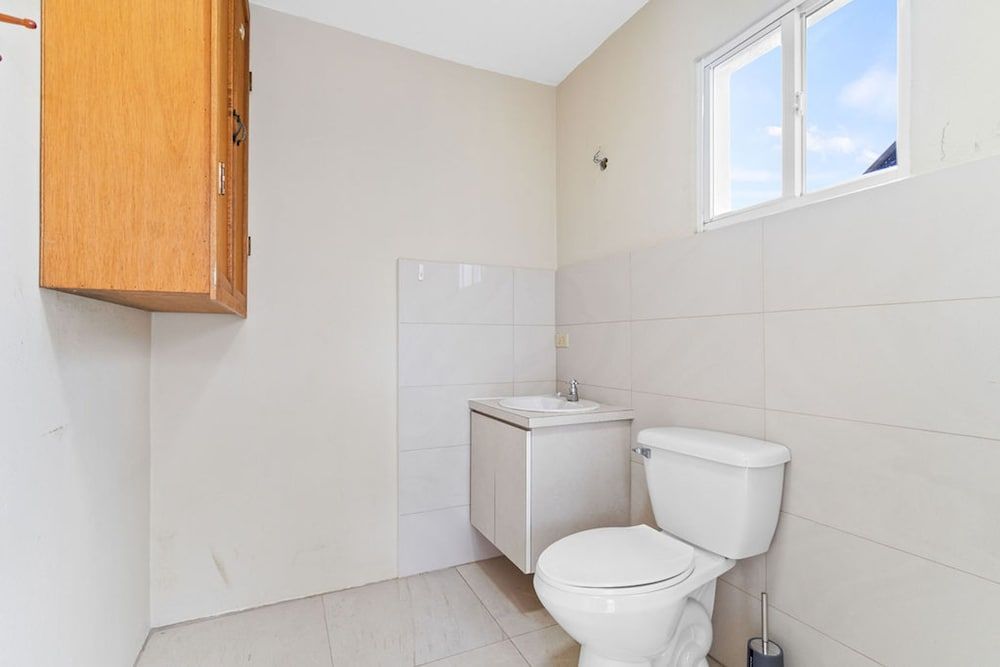NEW Modern 1BR 1BA With Pool in Quiet Area - Room