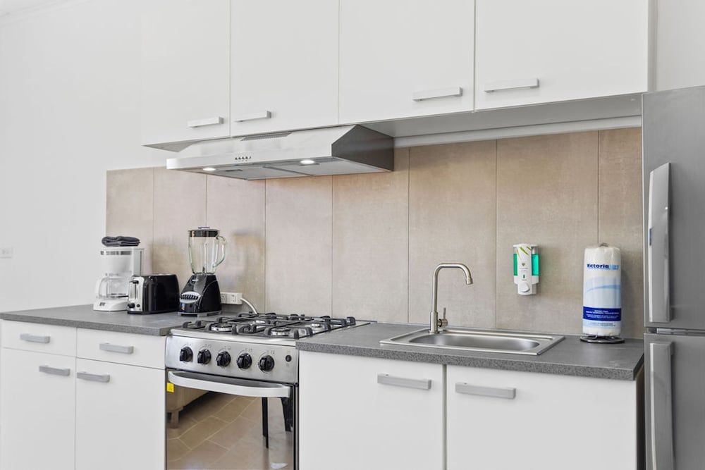 NEW Modern 1BR 1BA With Pool in Quiet Area - Room - 2