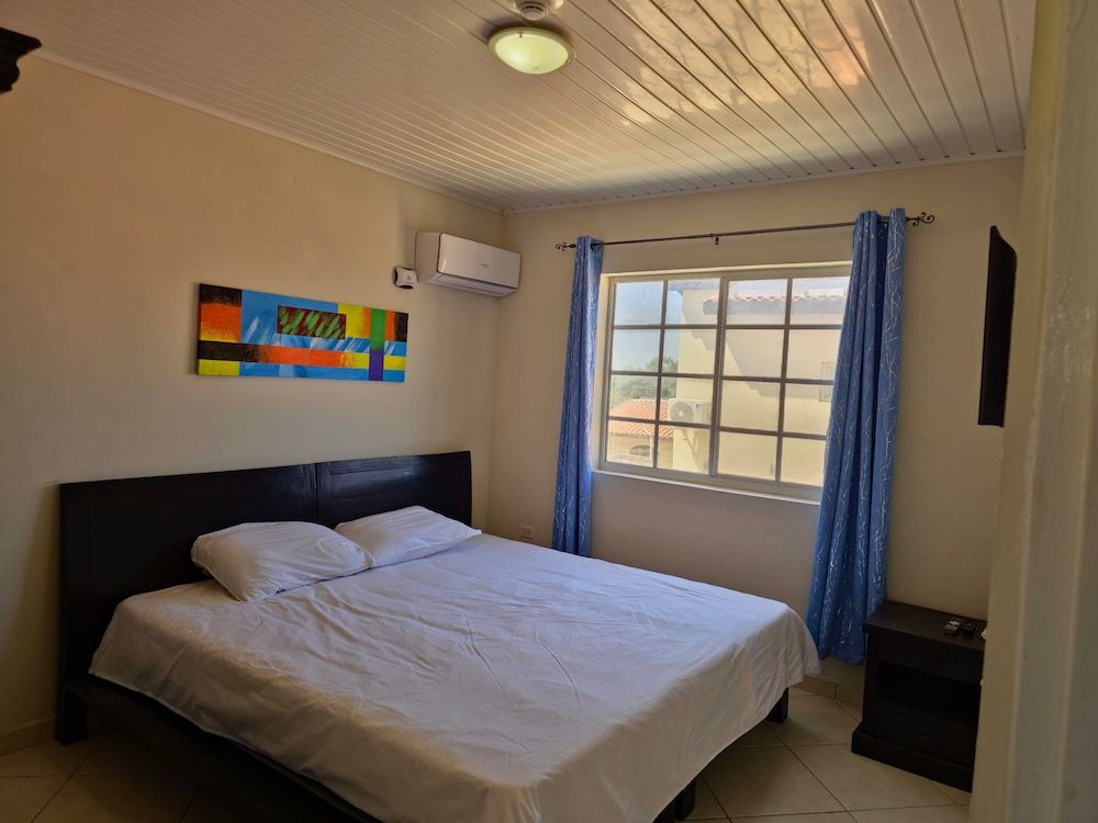 Perfect 1 Bedroom Apartment 3 km From Eagle Beach - Room - 1