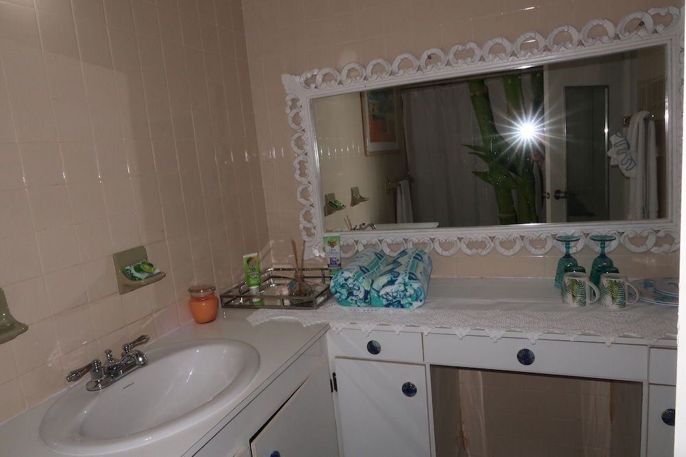 Beach Front Room - Bathroom sink - 1
