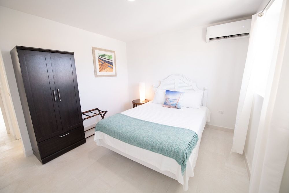 Beachfront Bella Horizonte 3 - Room - 1