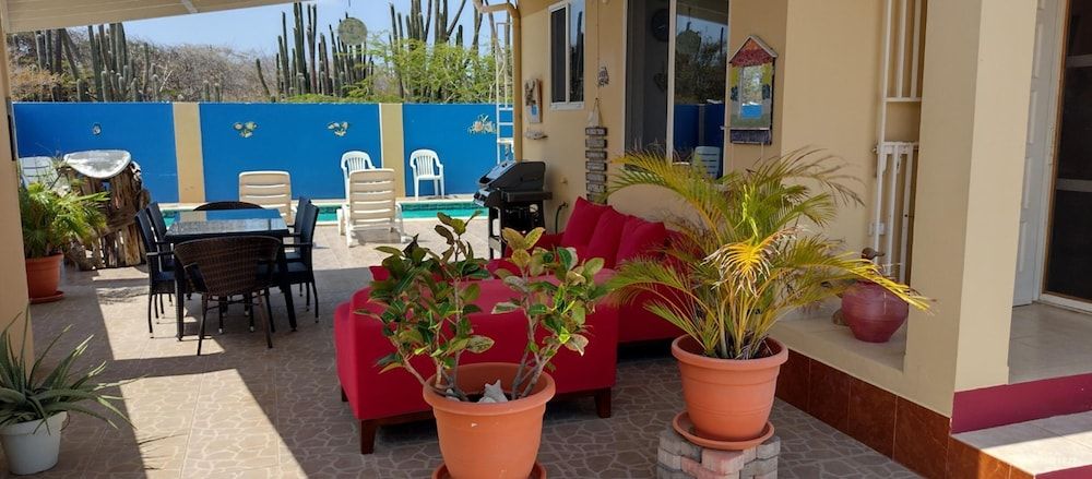 Cozy Home Under the Sun, With Swimmingpool - Property grounds - 3