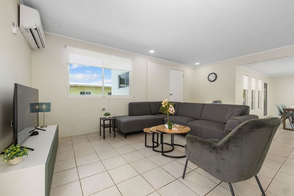 Lovely 3br2ba w Wifi Parking in Central Location - Room - 2