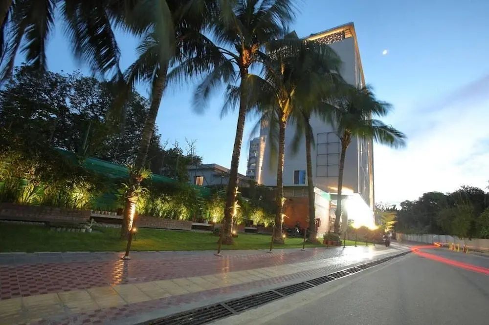 Empyrean Hotel - Front of property - 2