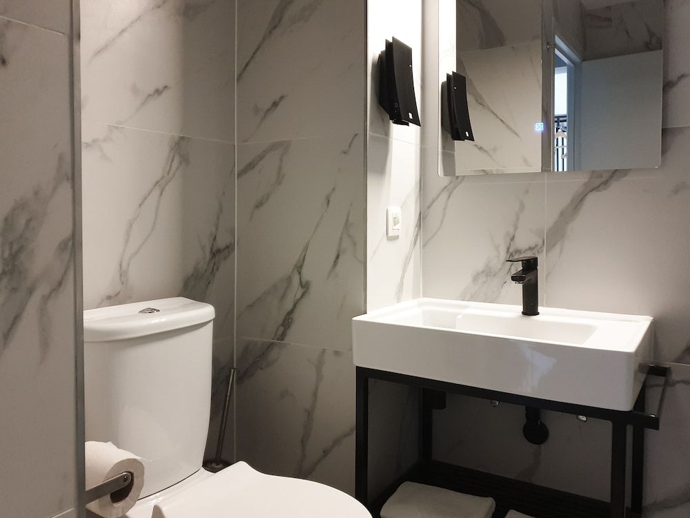 Hôtel La Pièce - Bathroom - 1