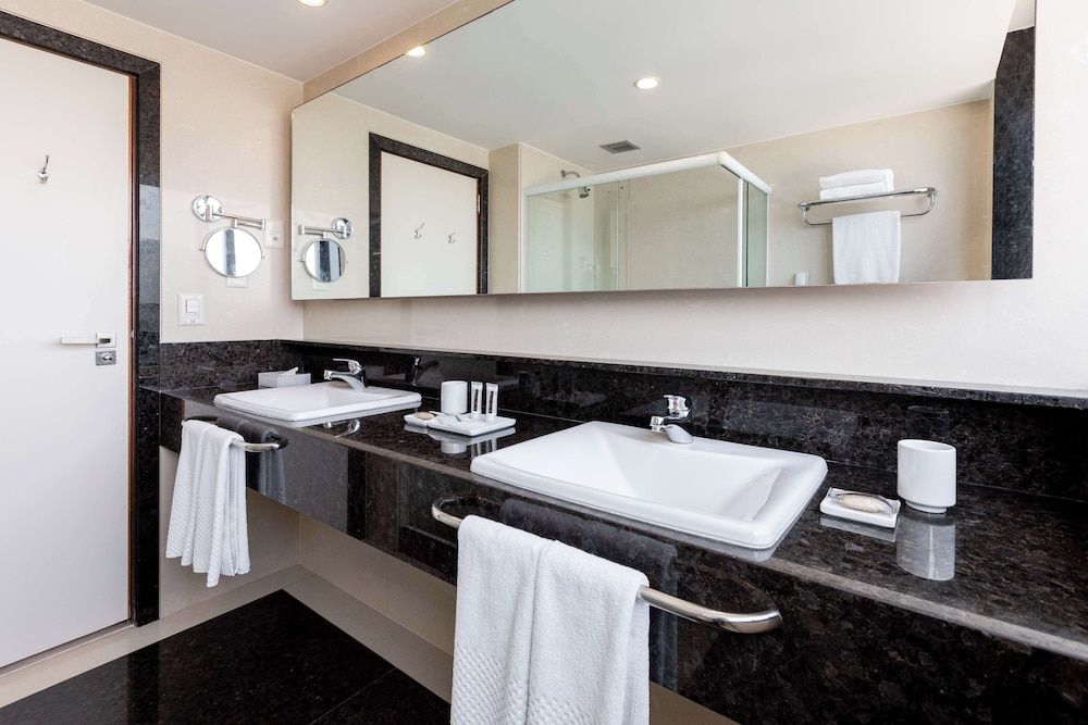 Hilton Copacabana Rio de Janeiro - Bathroom shower - 1
