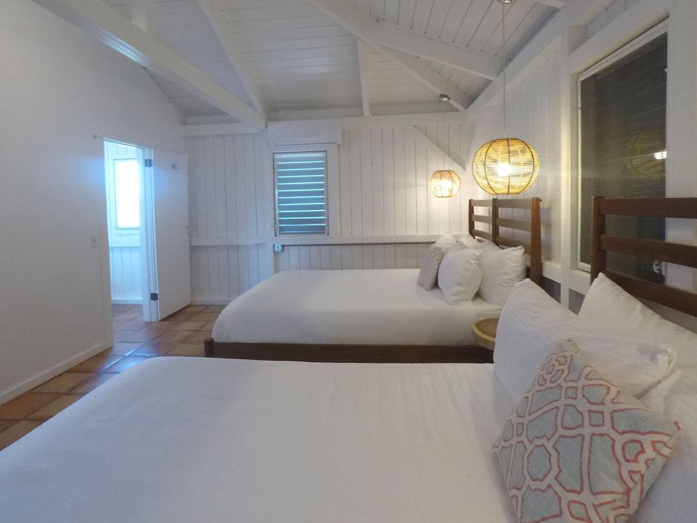 Peace and Plenty Resort - Room - 1