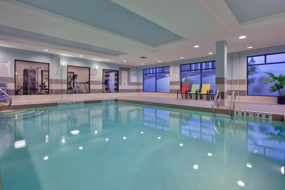 Holiday Inn Express & Suites Ottawa West - Nepean by IHG - Pool - 2