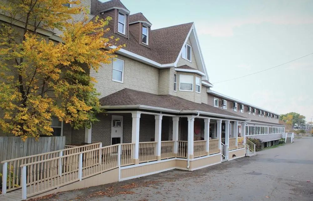Harbourview Inn & Suites - Primary image