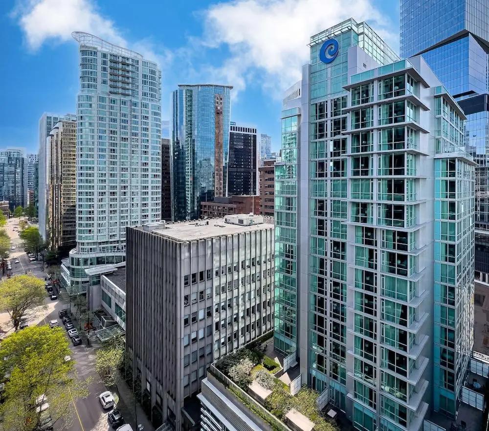 Coast Coal Harbour Vancouver Hotel by APA photo