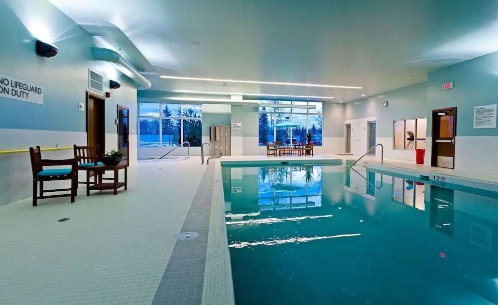 卡加立機場東出口麗笙飯店暨會議中心 - Pool - 2