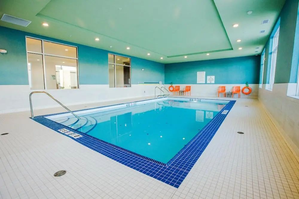 西埃德蒙頓-購物區智選假日套房飯店 IHG 旗下飯店 - Pool - 2