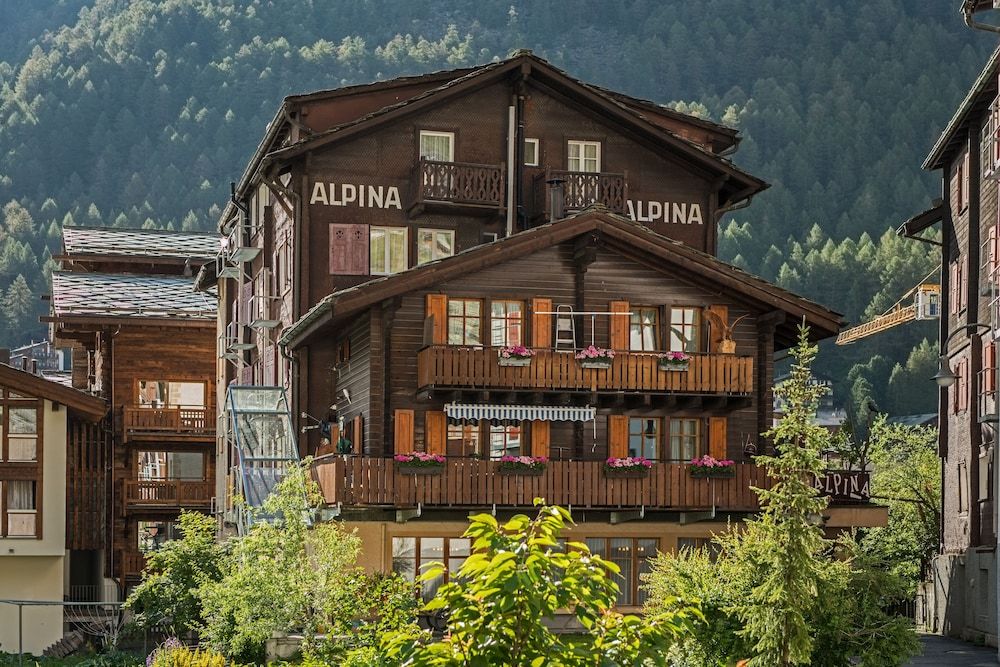 Hotel Alpina - Exterior - 2