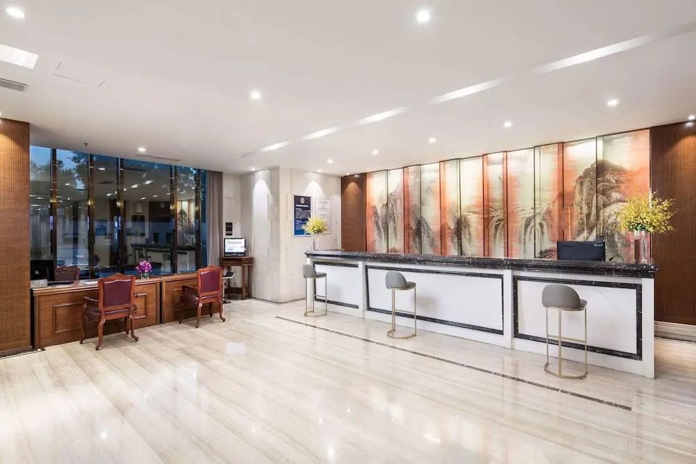 Ramada by Wyndham Beijing Airport - Lobby - 2
