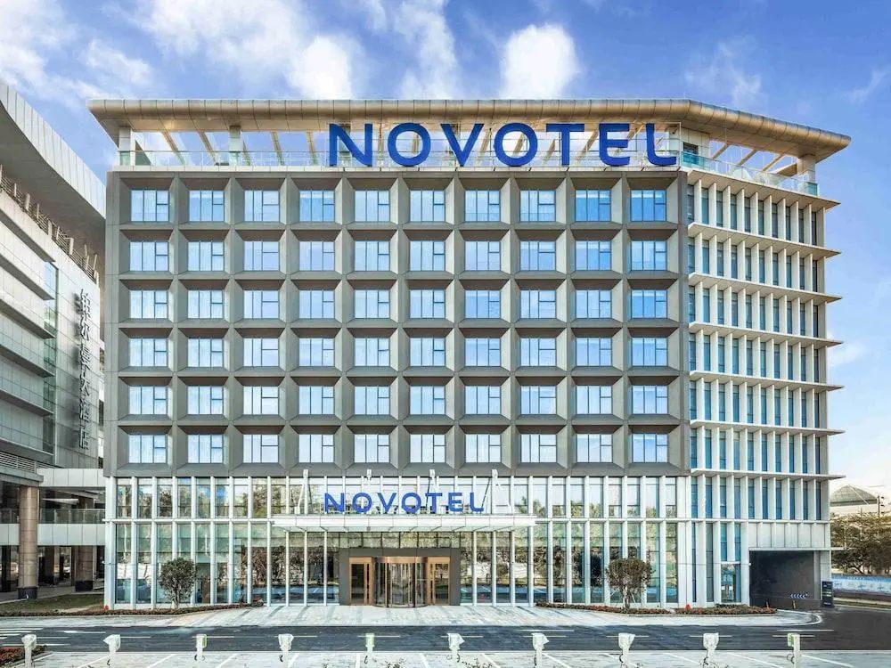 Novotel Guangzhou Baiyun Airport - Front of property - 2