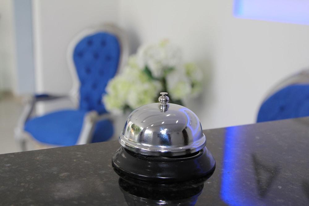 Hotel Azuan Suites By Geh Suites photo