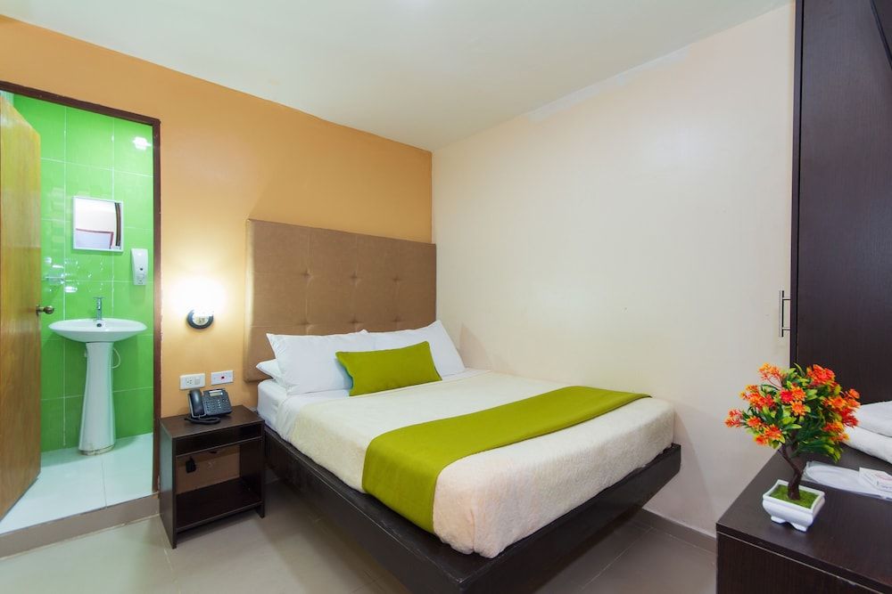 Hotel Azuan Suites By Geh Suites - Room - 2