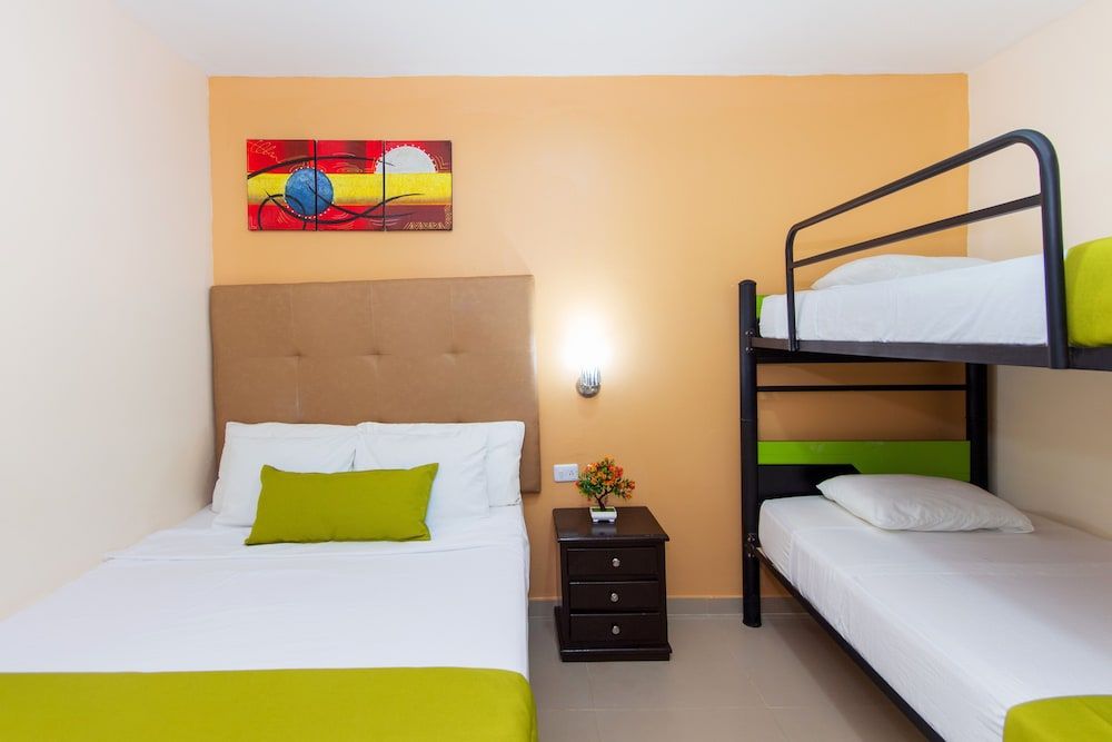 Hotel Azuan Suites By Geh Suites - Room - 1