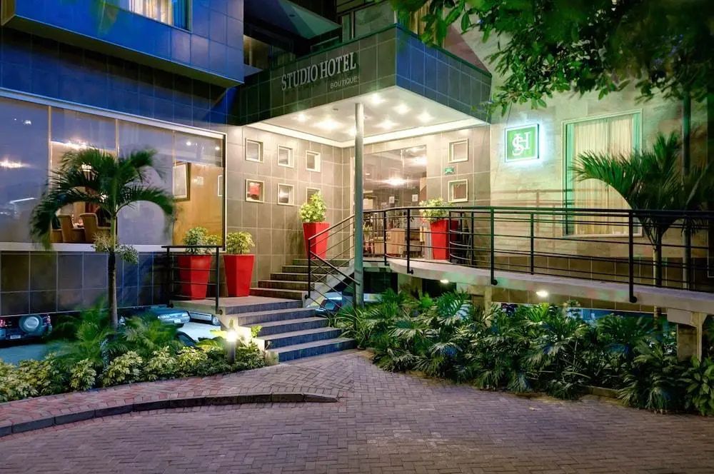 Studio Hotel Boutique - Front of property - evening night - 2