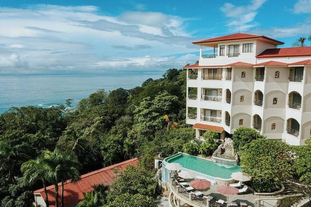 Vista Suites at Parador - Front of property - 2