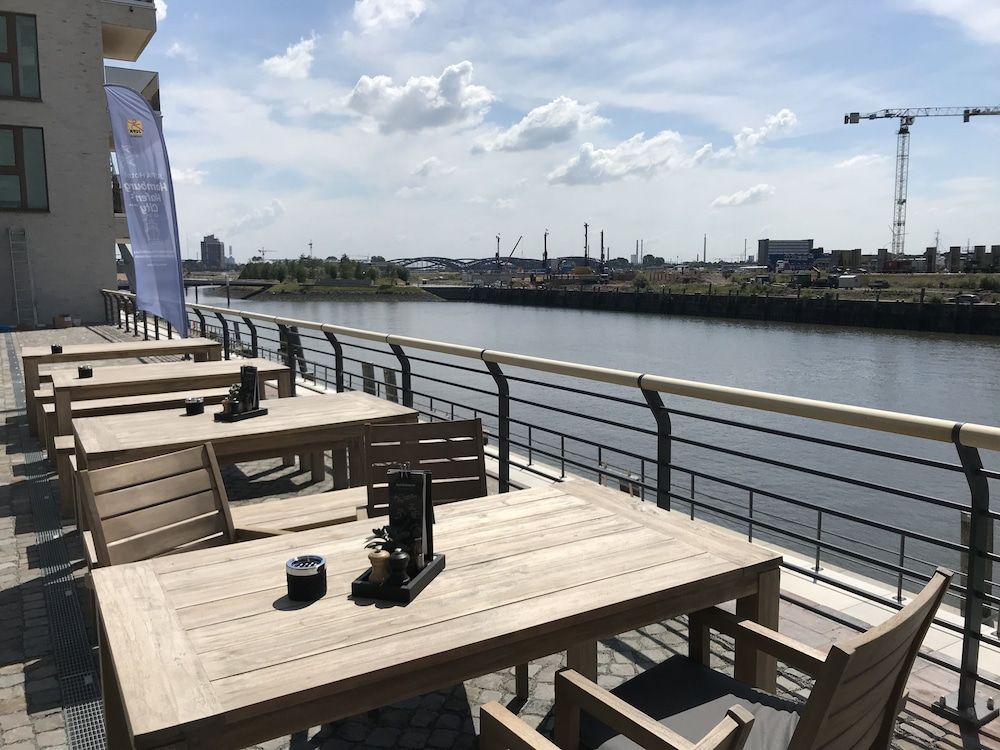 JUFA Hotel Hamburg HafenCity - Terrace/patio - 2