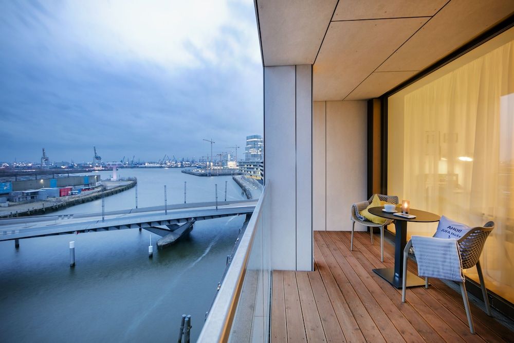 JUFA Hotel Hamburg HafenCity - Terrace/patio - 1