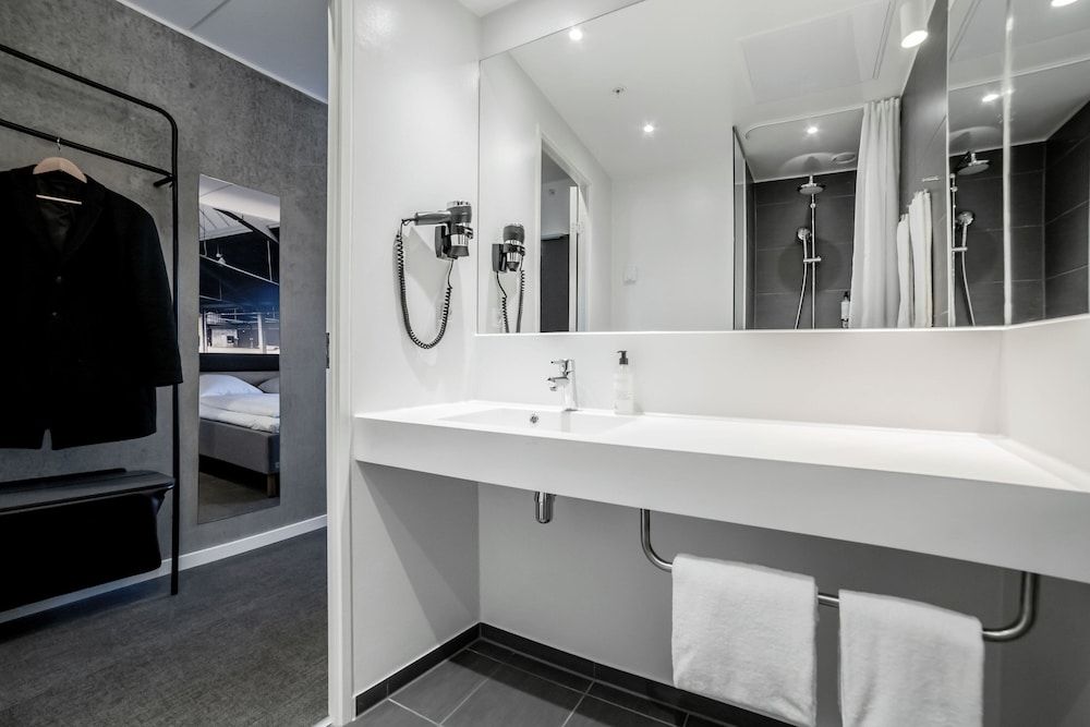 Four Points Flex by Sheraton Aalborg - Bathroom - 2