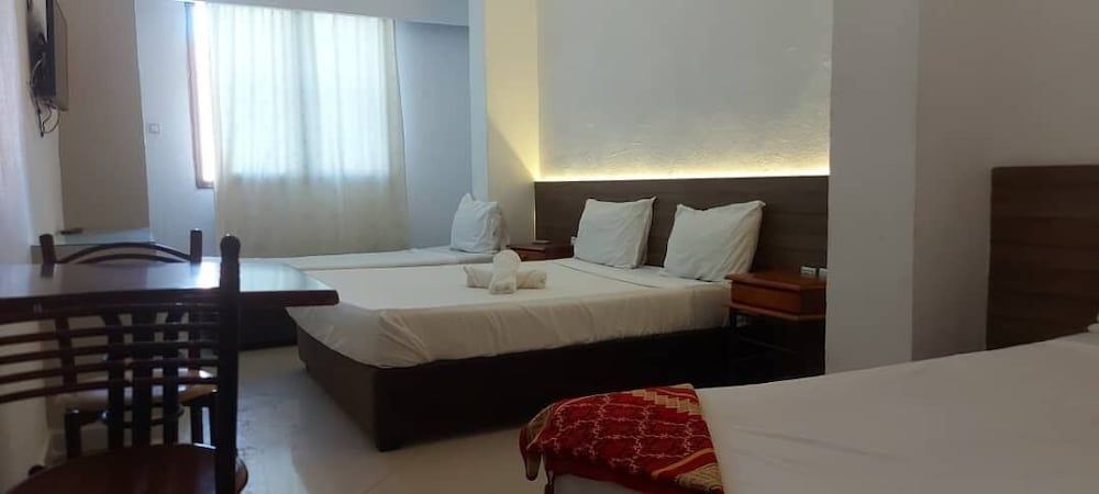 Le Privilege Hotel - Room - 1