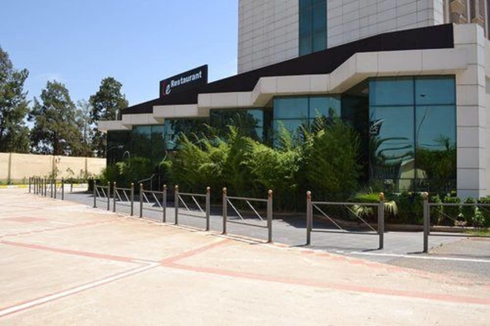 Jardy Hôtel & Suites - Exterior - 1