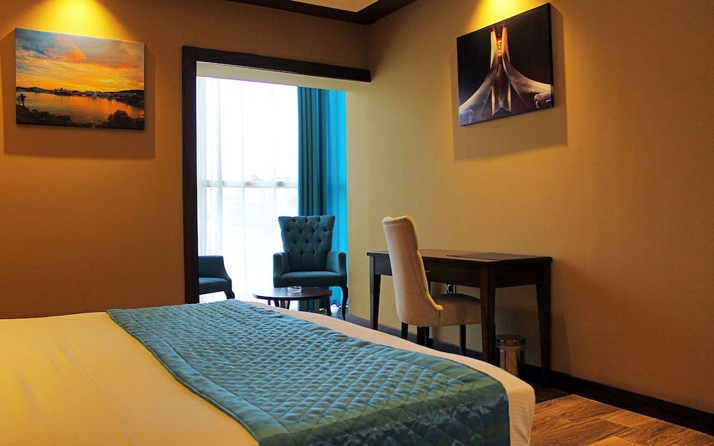 LB Suites Hotel - Room - 1