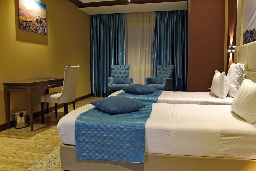 LB Suites Hotel - Room - 4