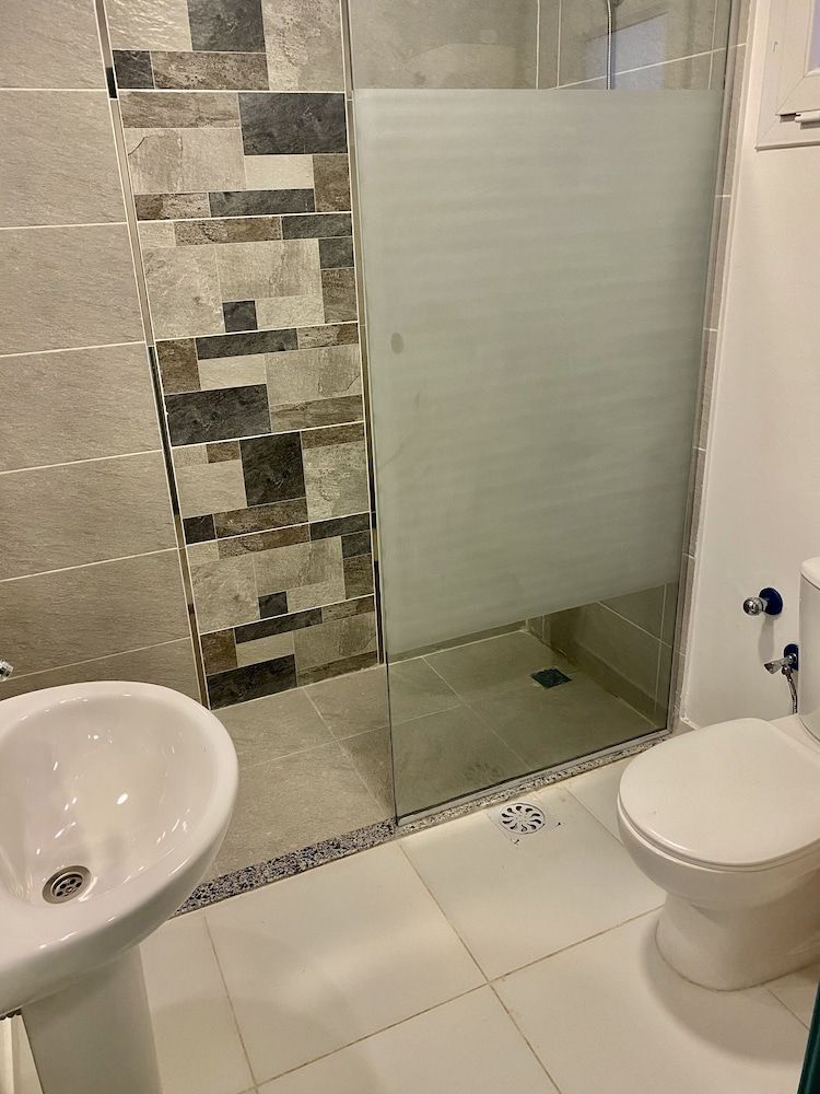 Zak Inn - Bathroom - 2