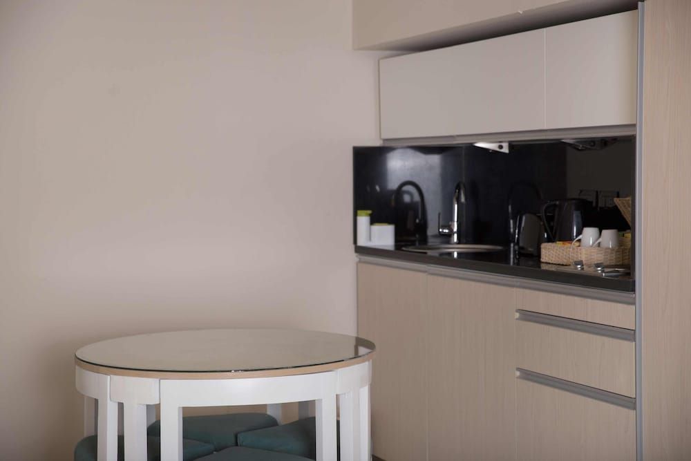 Redcon Suites - Room - 2