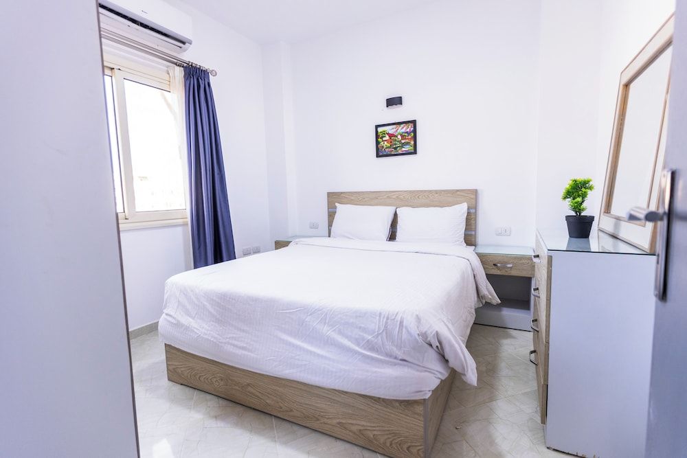 Lazur Pool Apartments - El Kawsar, Hurghada - Egypt - Room - 1