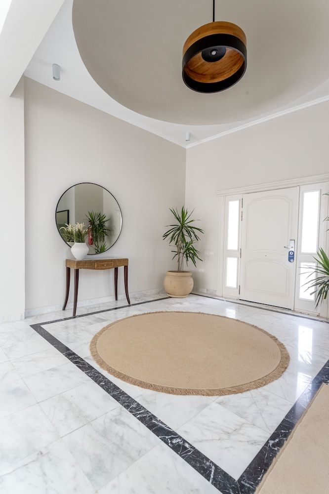 Desert Rose Resort - Interior entrance