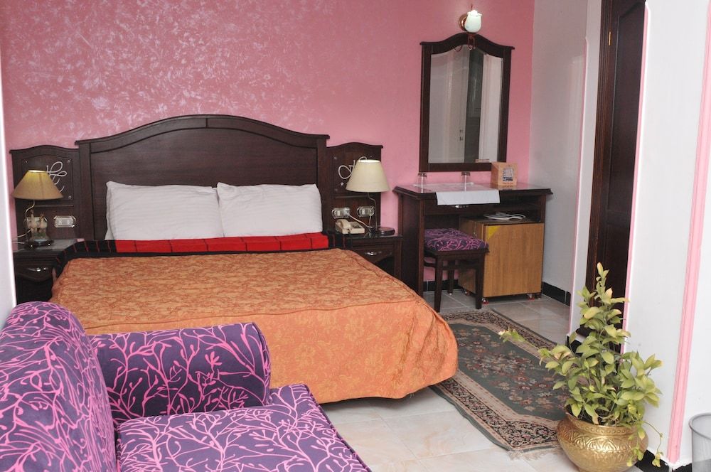 Happy City Hotel - Room - 1